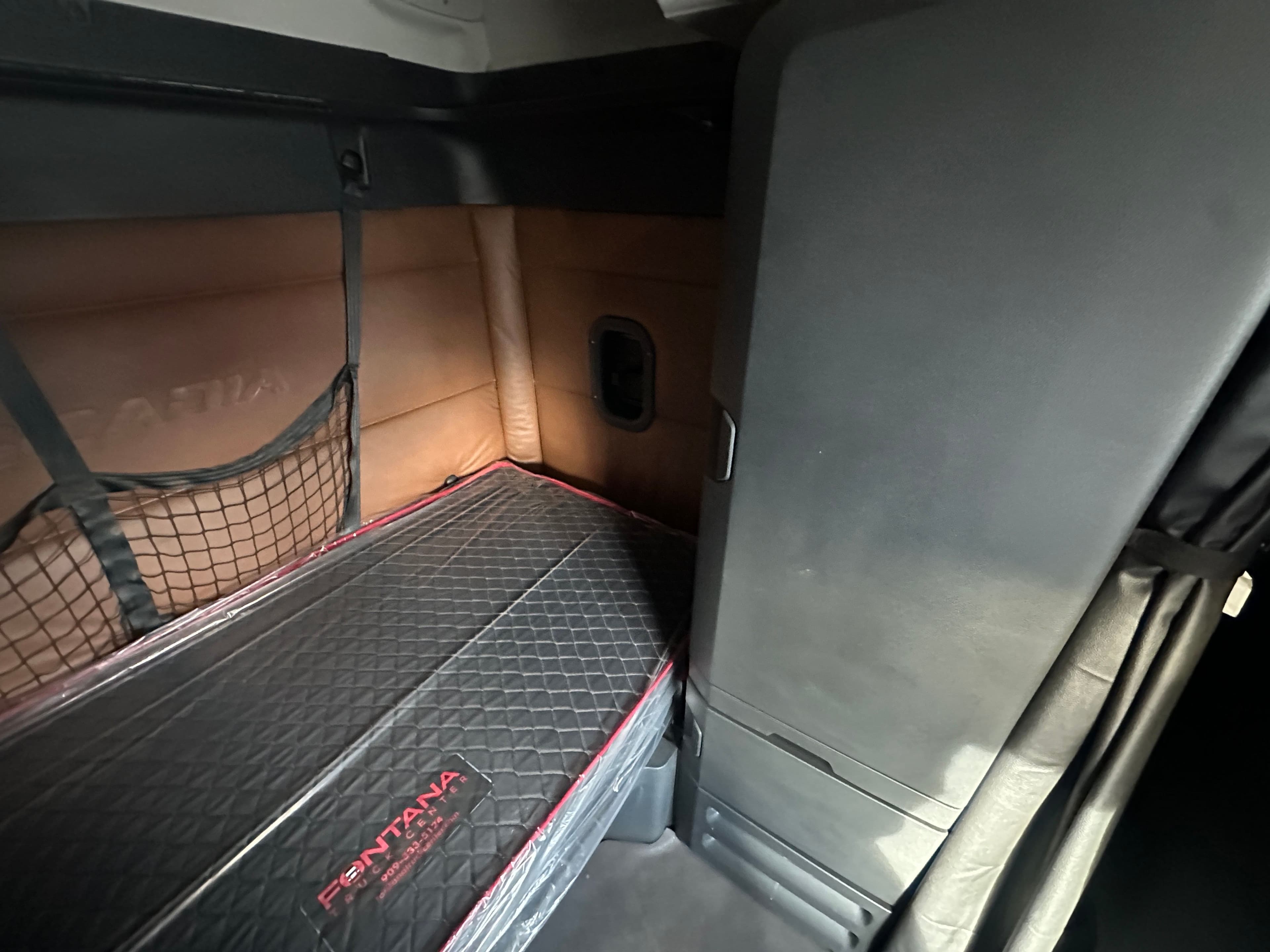 2021 Freightliner Cascadia 126 image 31