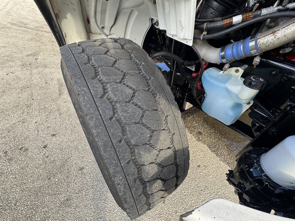 2018 Freightliner M2-106 image 42