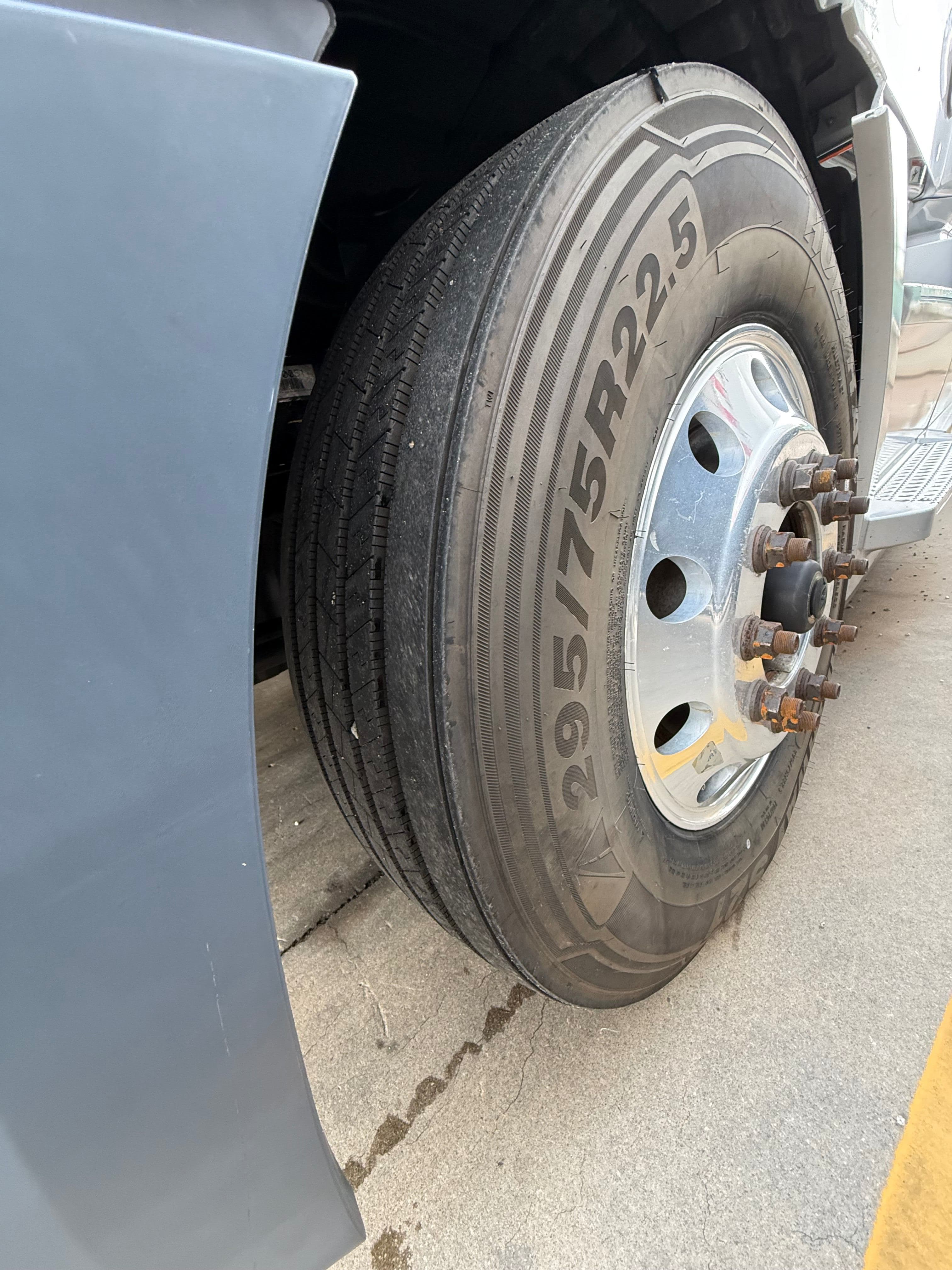2019 Freightliner Cascadia 126 image 6