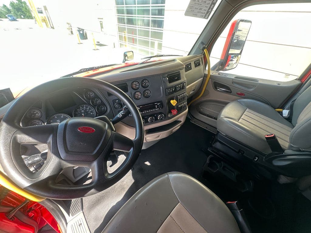 Used 2021 PETERBILT 579 image 16