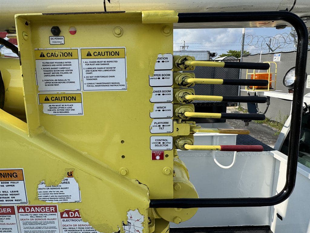 2016 Ford F550 image 24
