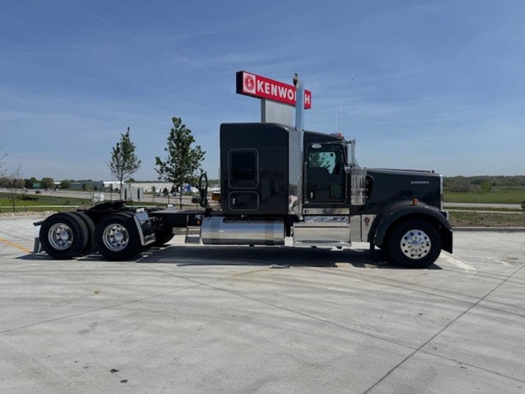 New 2027 KENWORTH W900L image 8