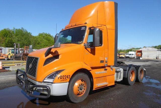 2020 Volvo VNR64T300 image 1
