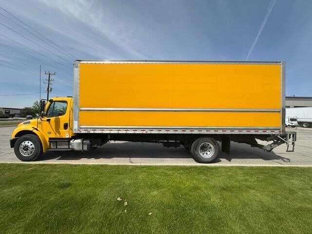 2020 Freightliner M2 image 8