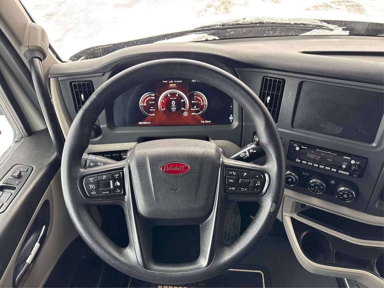 2023 Peterbilt 579 image 15