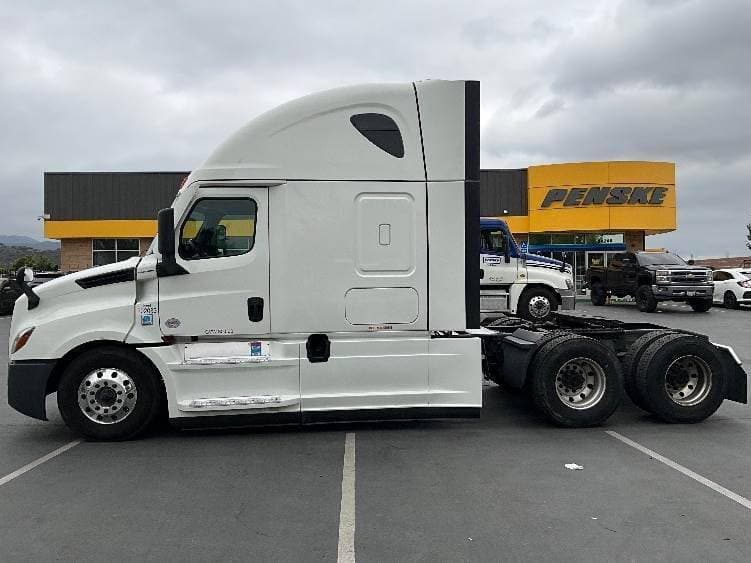 2023 Freightliner Cascadia 126 image 2