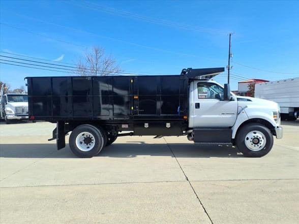 2026 Ford F750 SD image 2