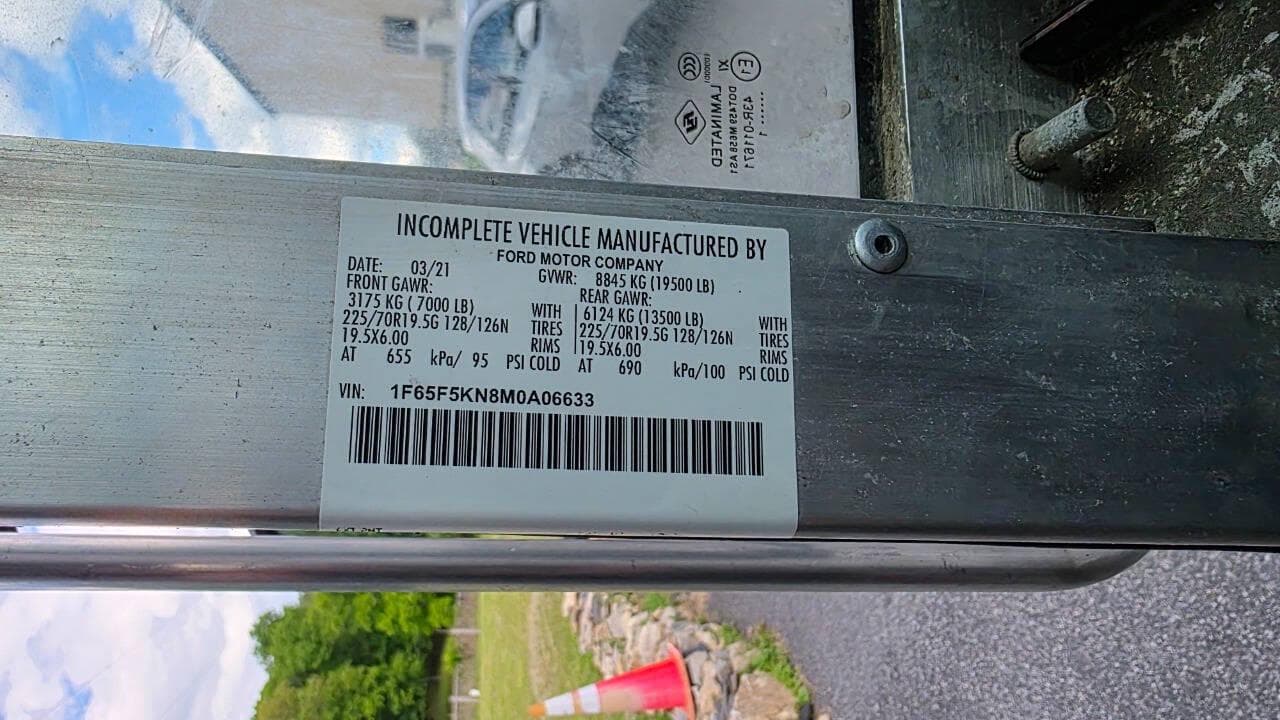 2021 Ford Stripped Chassis image 6