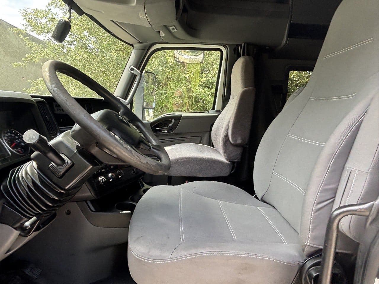 2018 International LT625 image 17