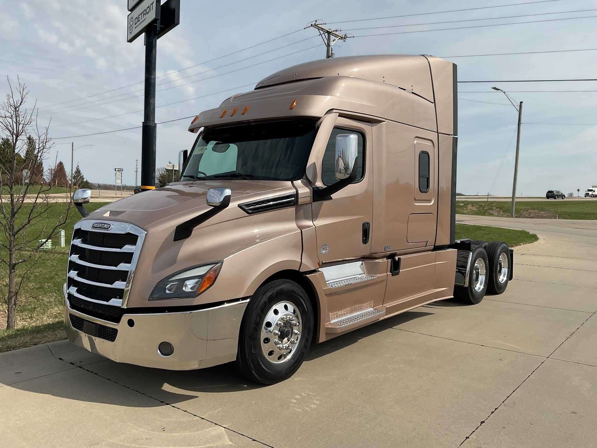2022 Freightliner Cascadia 126 image 1