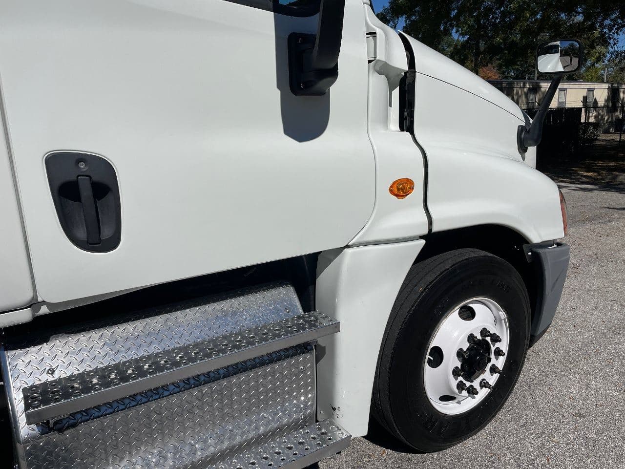 2019 Freightliner Cascadia 125 image 16