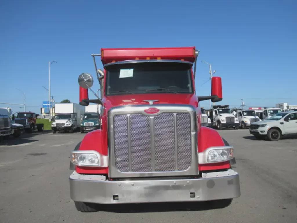 2022 Peterbilt 567 image 2