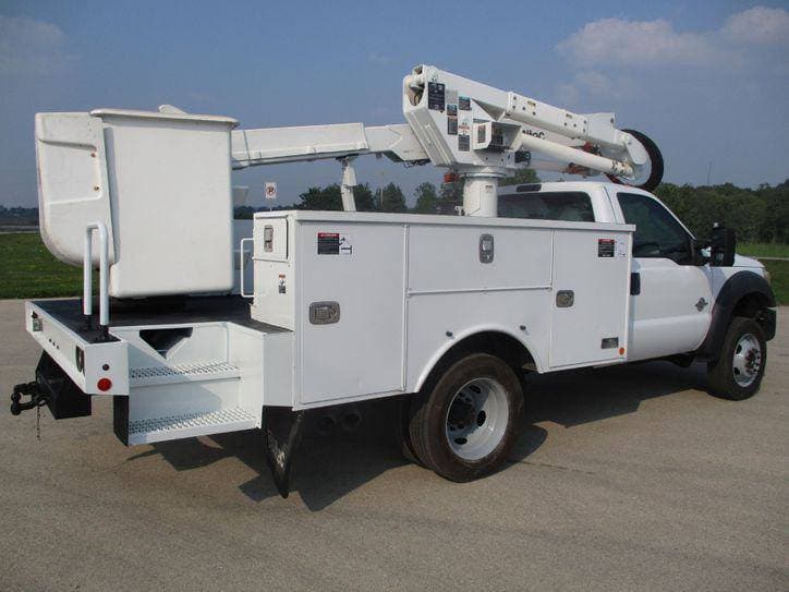 2016 Ford F-550 BUCKET TRUCK 4X4 image 5