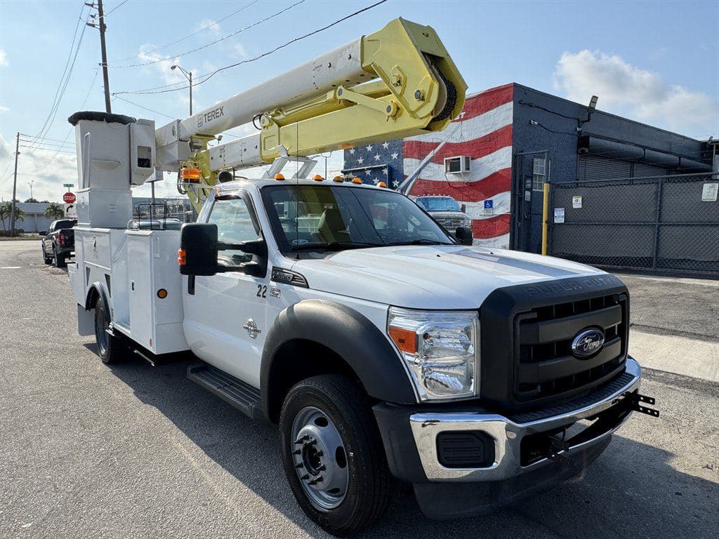 2016 Ford F550 image 18