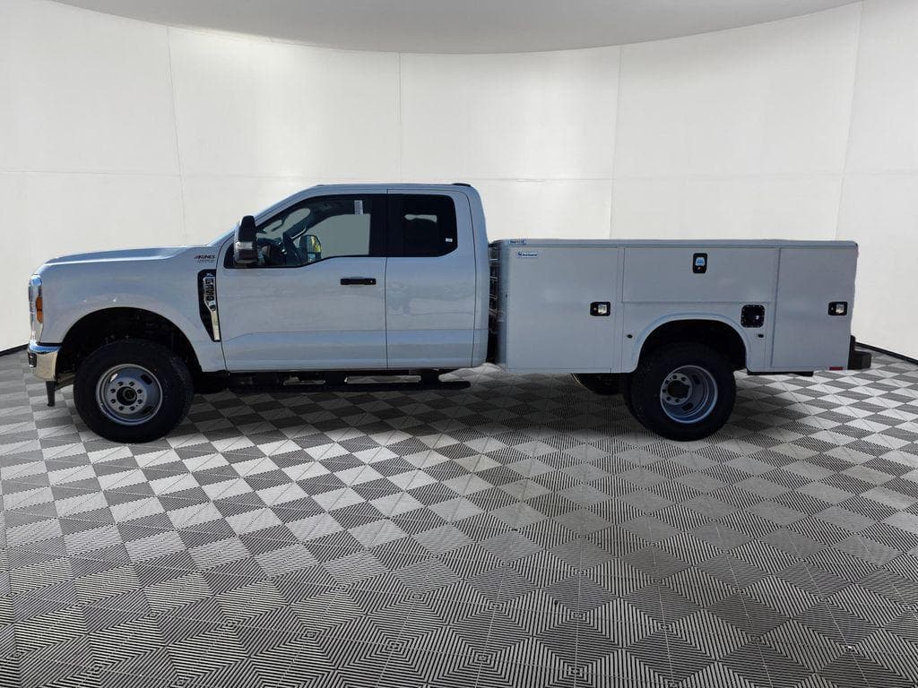 2026 Ford F-350SD XL Service Utility Body image 5