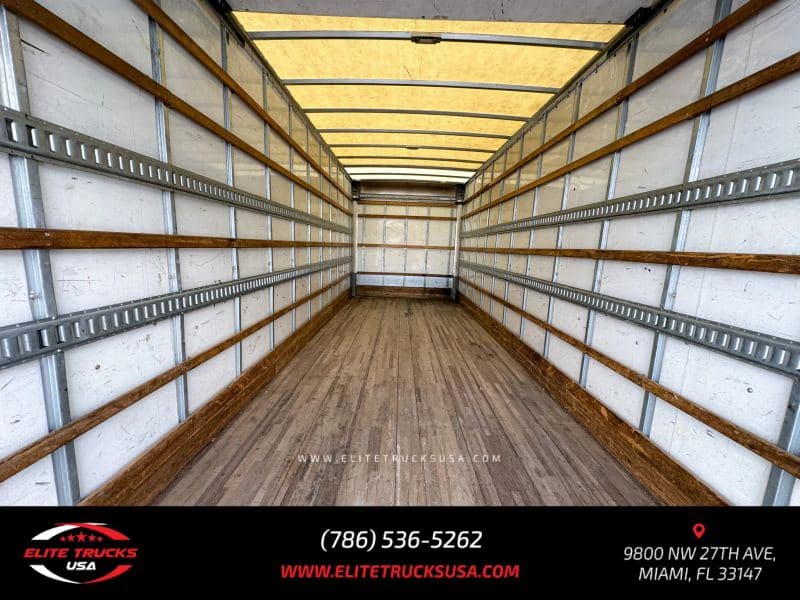 2020 Hino 268 image 32