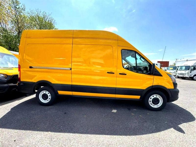 2020 Ford CF8000 image 6