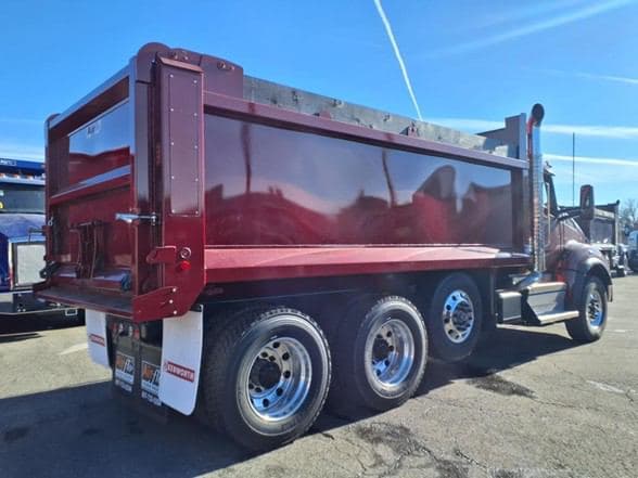 2025 Kenworth T880 image 6