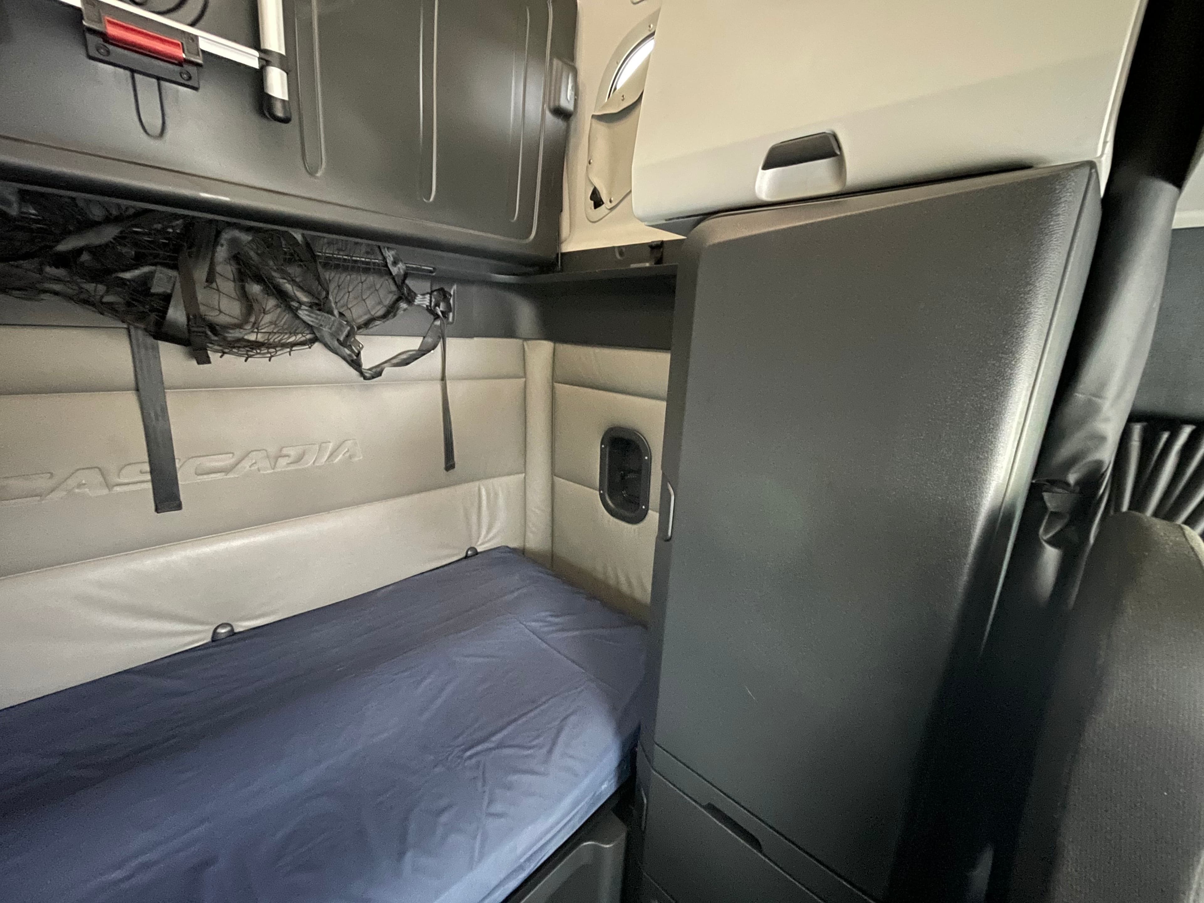 2022 Freightliner Cascadia 126 image 15