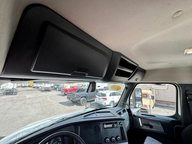 2020 Freightliner Cascadia image 17