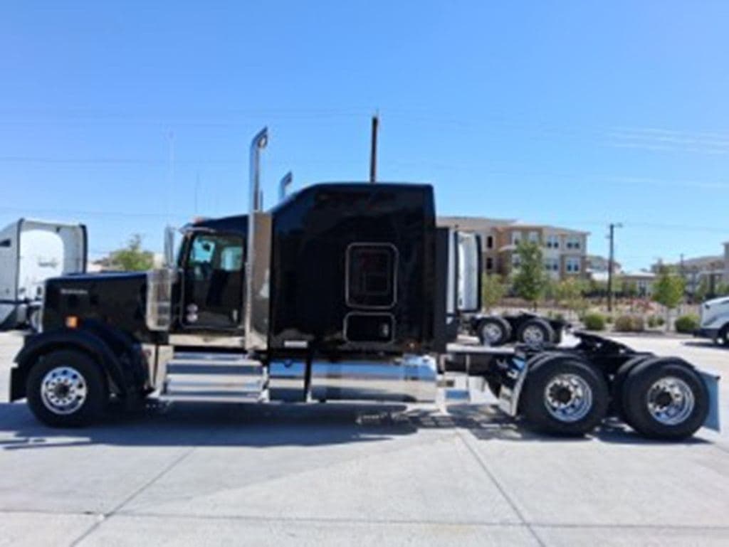 New 2027 KENWORTH W900L image 12