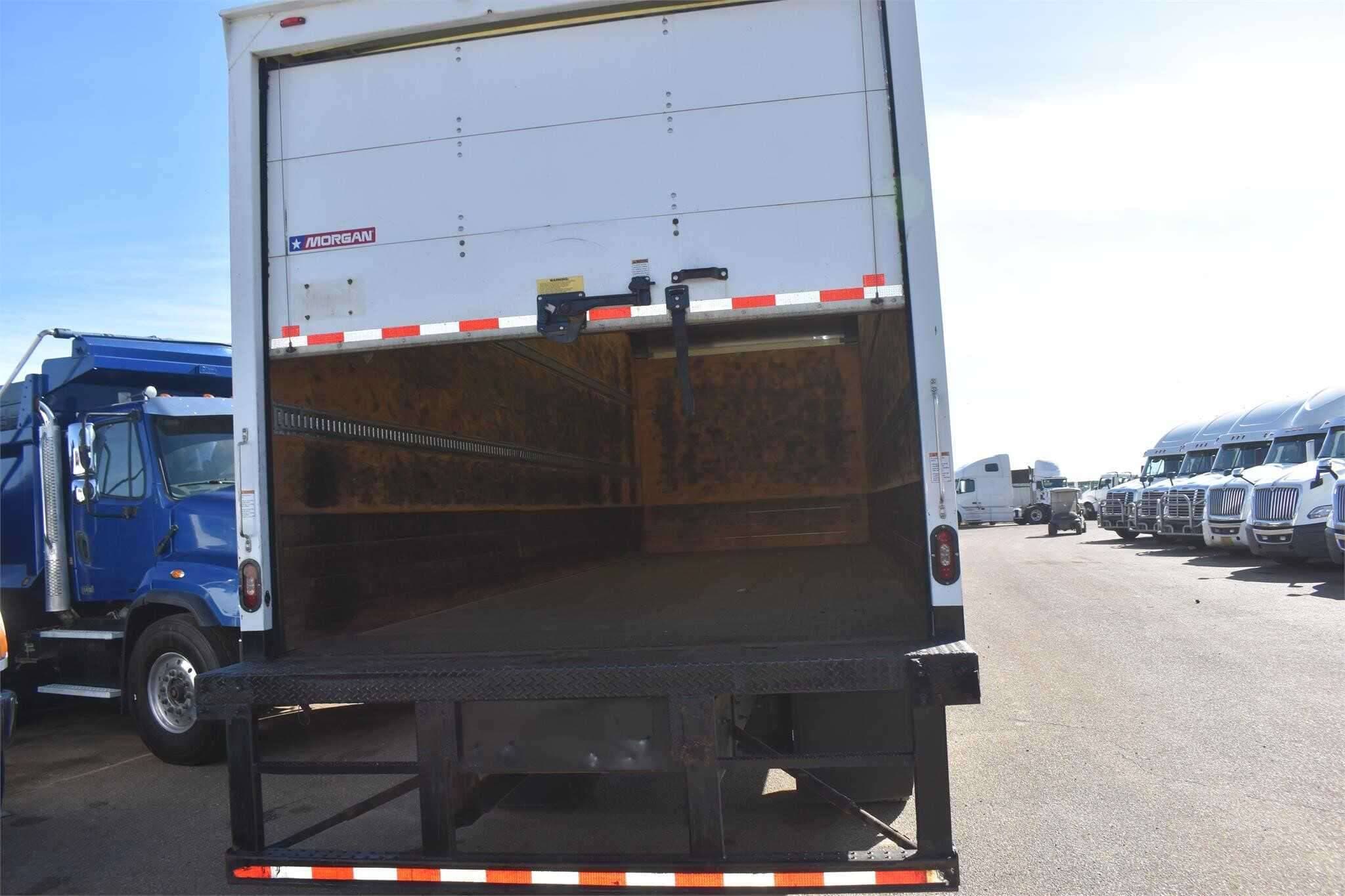 2018 Freightliner M2 image 4