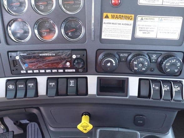 2025 Kenworth T880 image 18