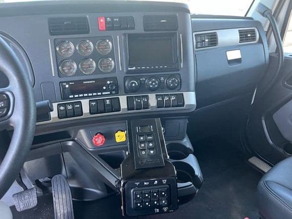 2024 Kenworth T880 image 6
