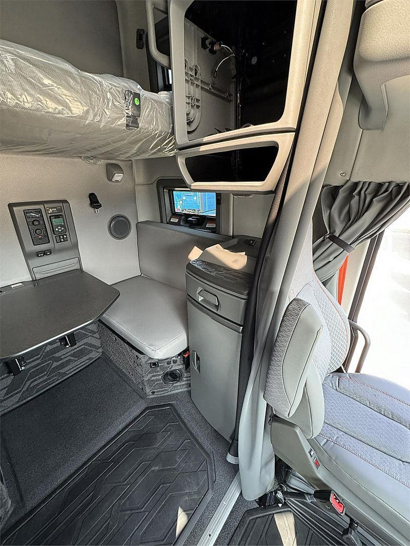 2024 Volvo VNL760 image 4