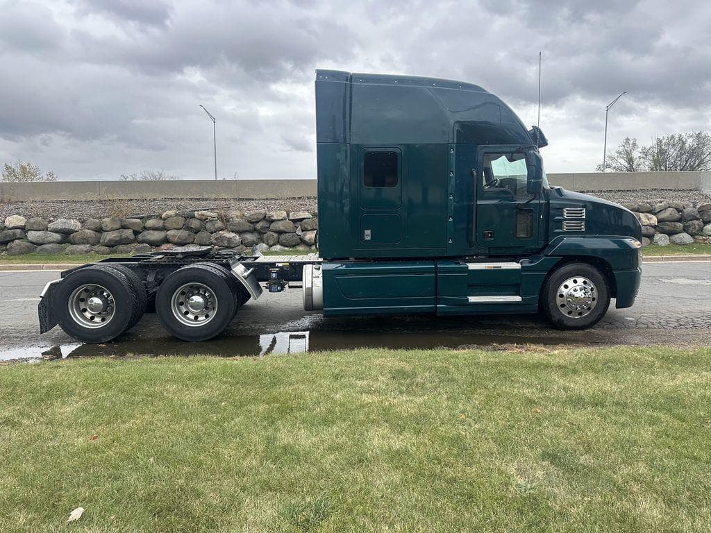 2020 Mack Anthem image 6