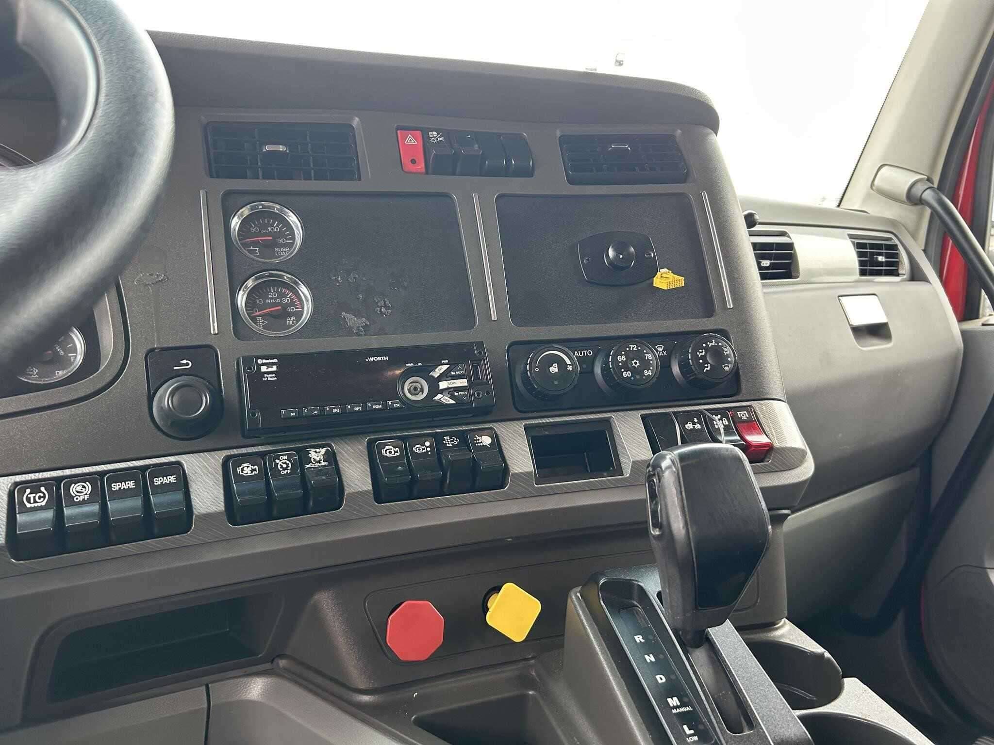 2017 Kenworth T880 image 10