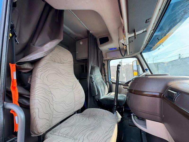 2012 Volvo VNL image 73