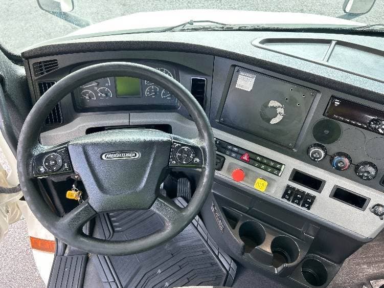 2018 Freightliner Cascadia image 5