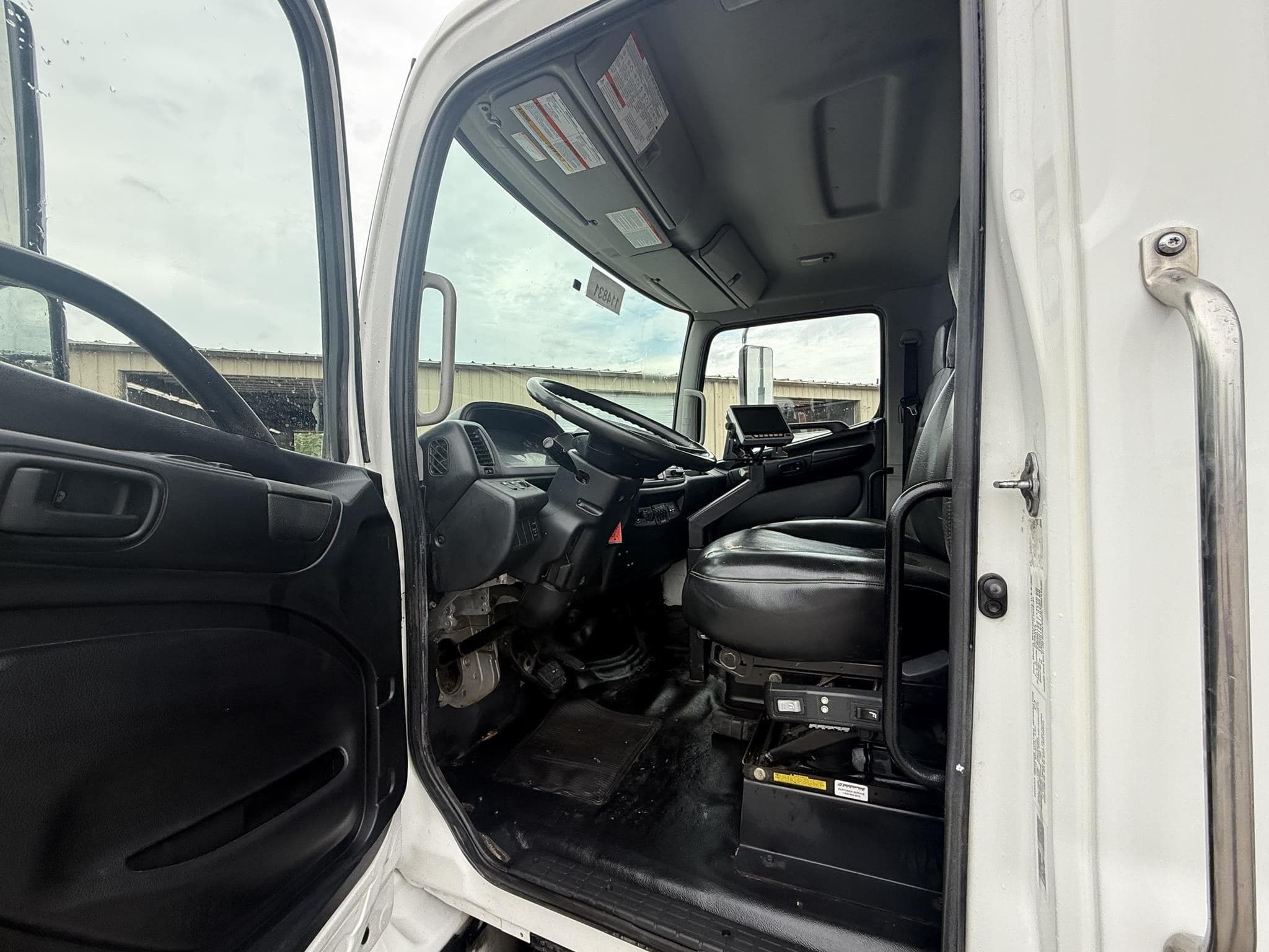 2020 HINO 338 114831 image 9