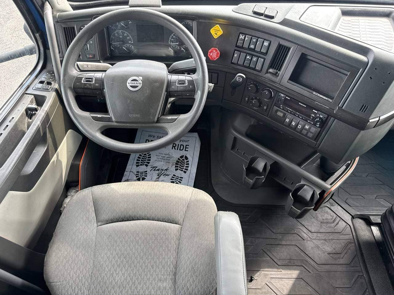 2022 Volvo VNL64T860 image 11