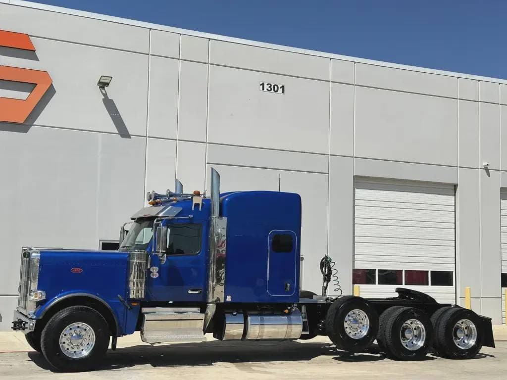 2025 Peterbilt 589 image 10