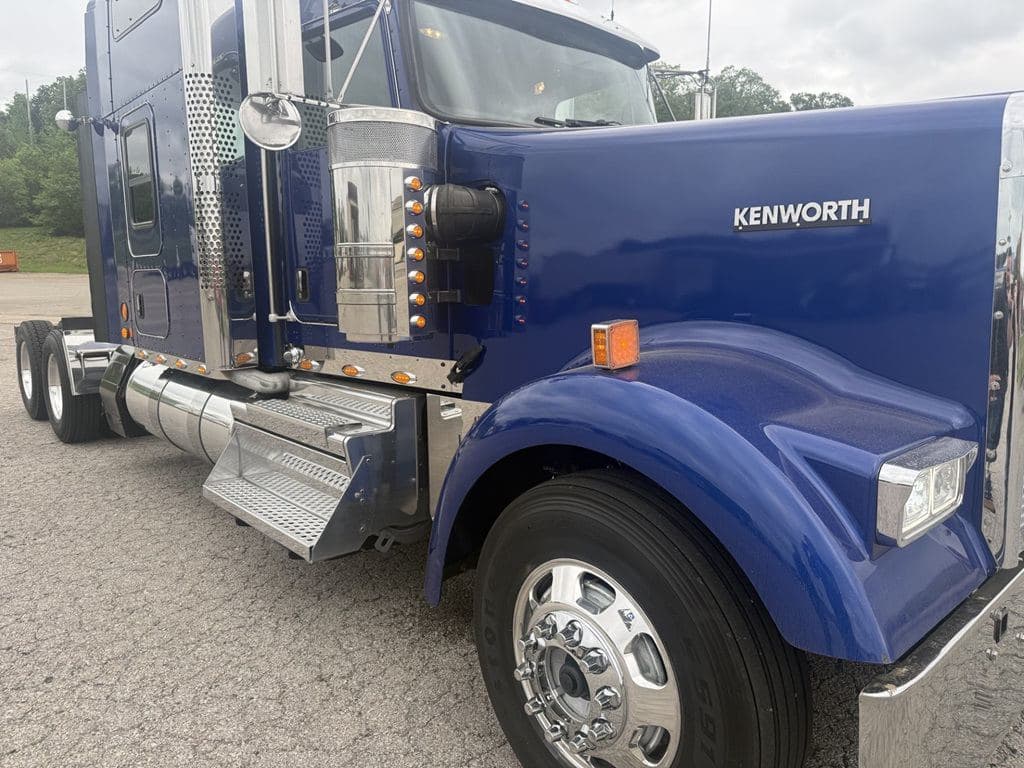 Used 2023 KENWORTH W900L image 16