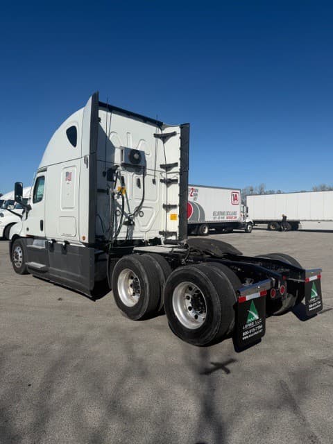 2022 Freightliner Cascadia 126 image 3