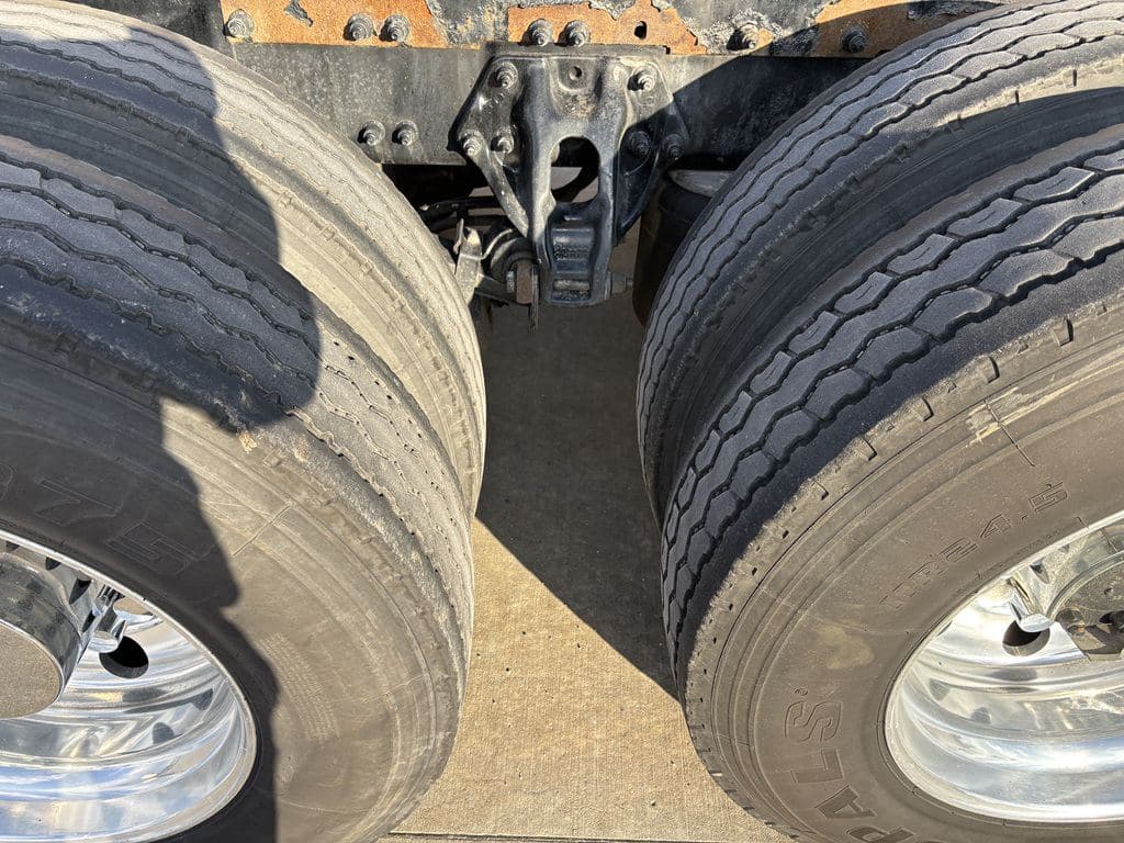 Used 2022 PETERBILT 389 image 25