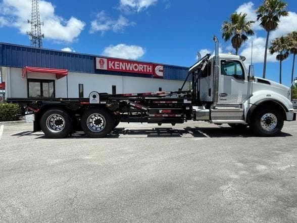 2025 Kenworth T880 image 4