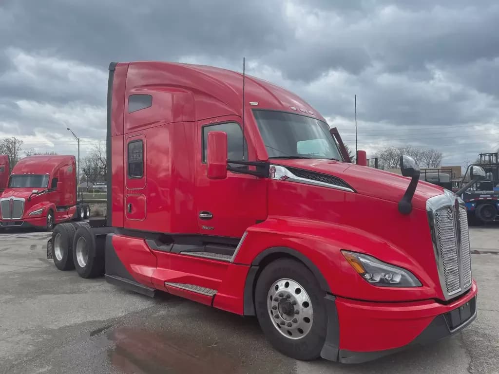 2022 Kenworth T680 image 2