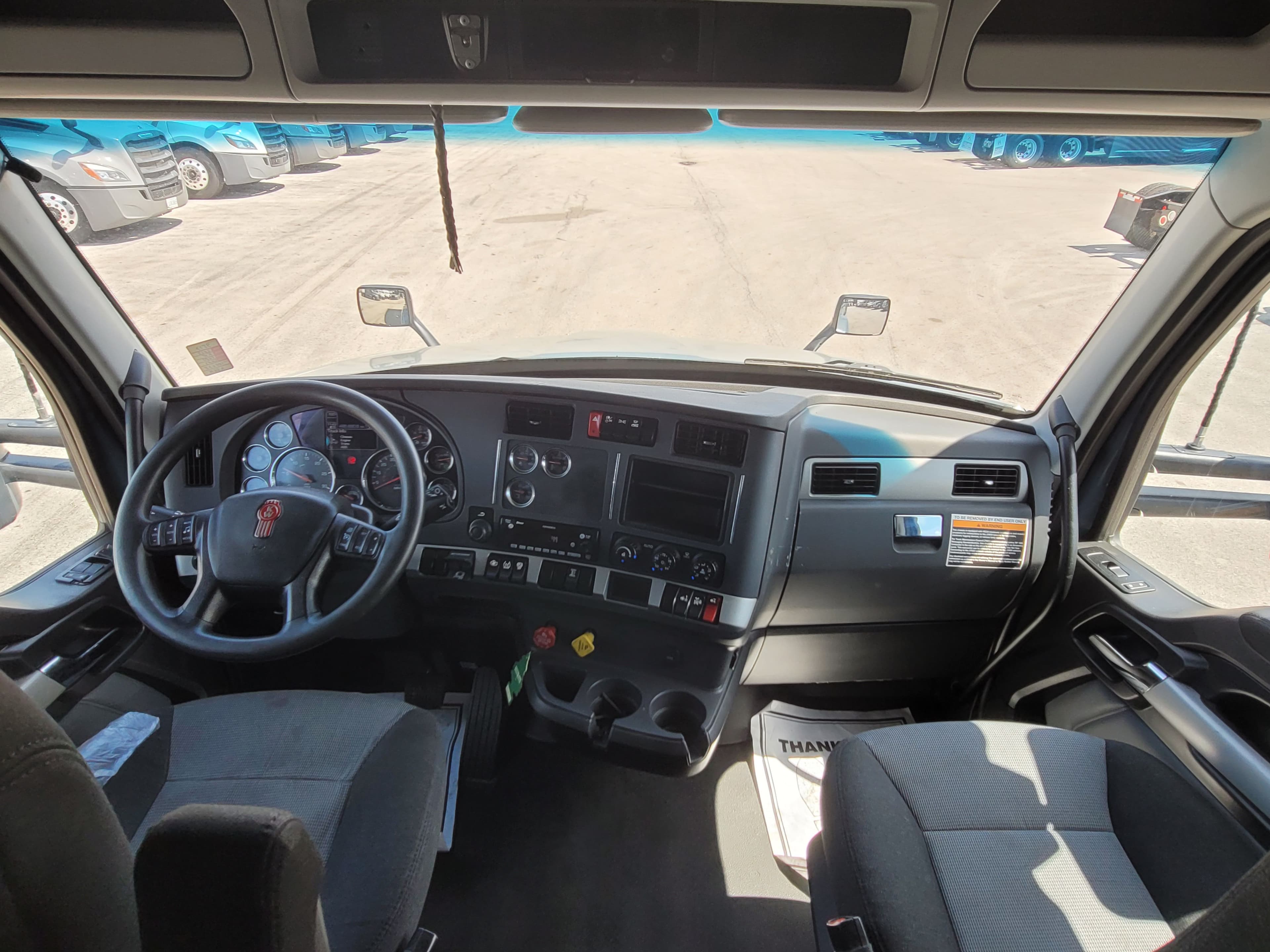 2022 Kenworth T680 image 8