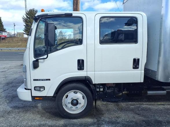 2024 Isuzu NPR HD image 3