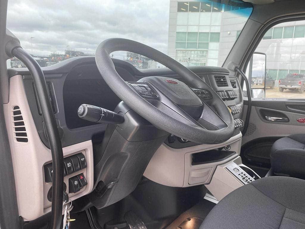 2024 Peterbilt 567 image 6