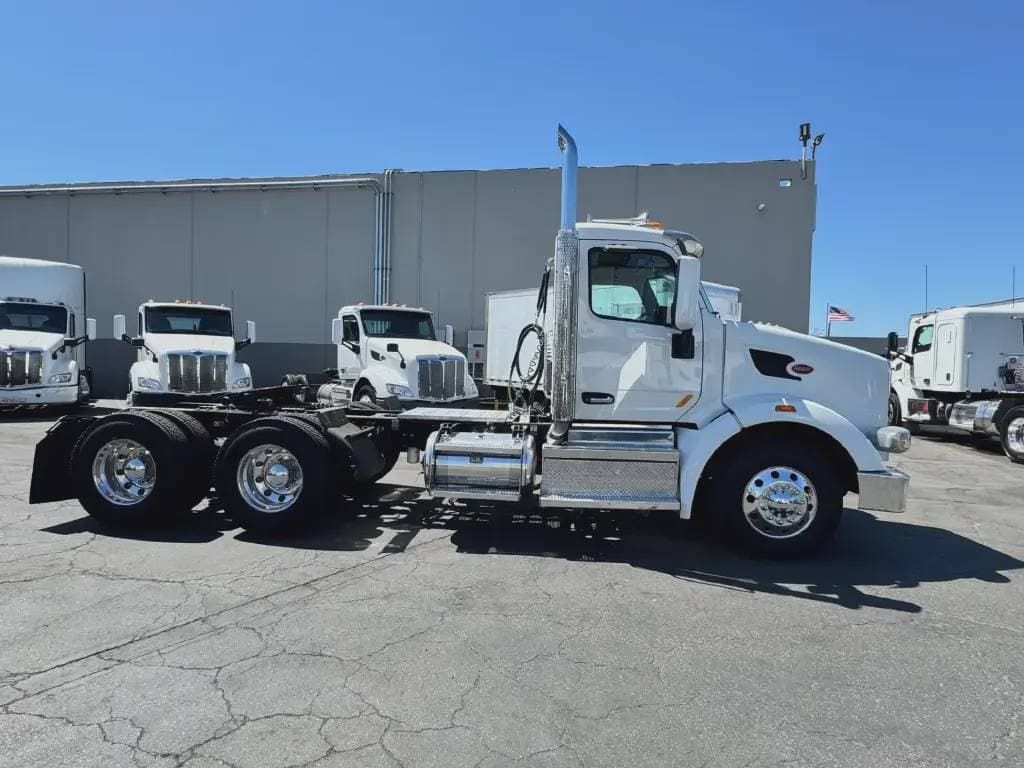 2022 Peterbilt 567 image 4