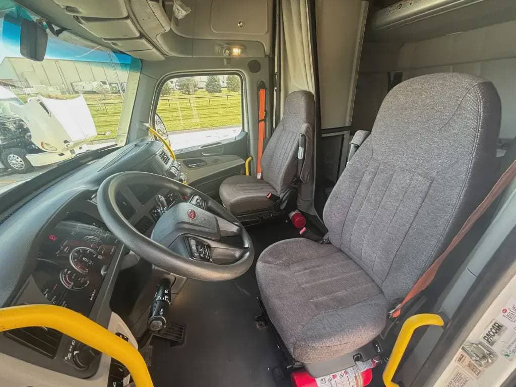 2022 Peterbilt 579 image 6