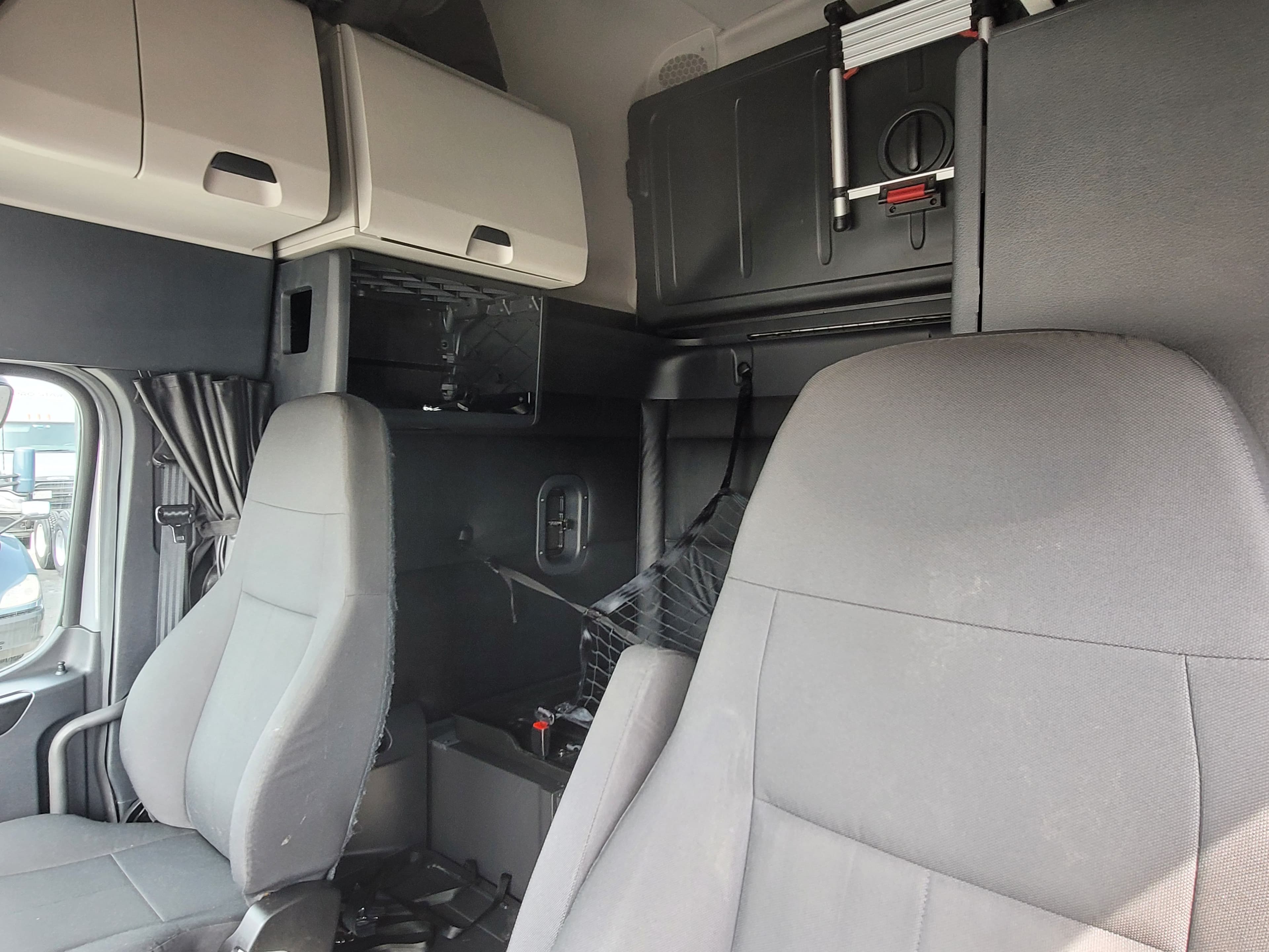 2023 Freightliner Cascadia 125 image 8