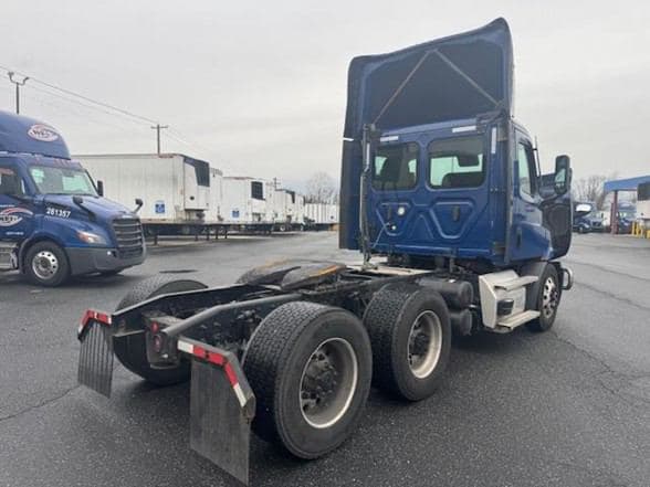 2021 FREIGHTLINER CASCADIA 116 TNF211169 Web image 2