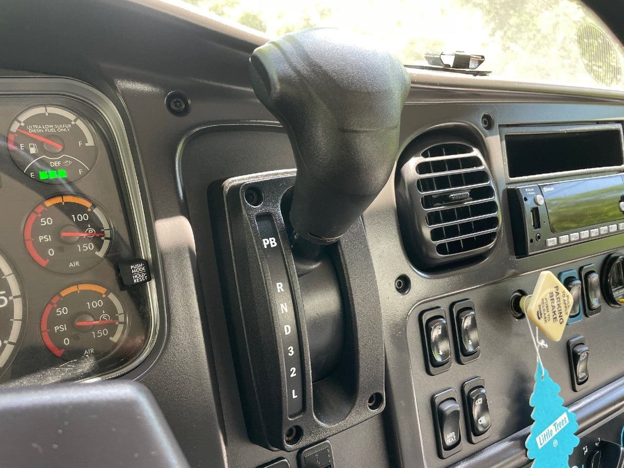 2022 Freightliner M2106 image 23