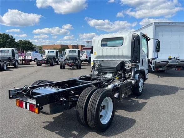 2024 Isuzu NRR image 4